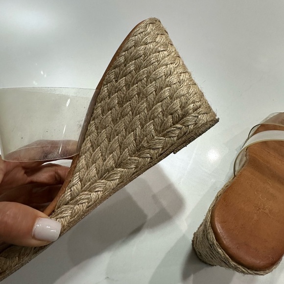 Andre Assous Cream and Brown Sandals Minimalist Design - Picture 3 of 4